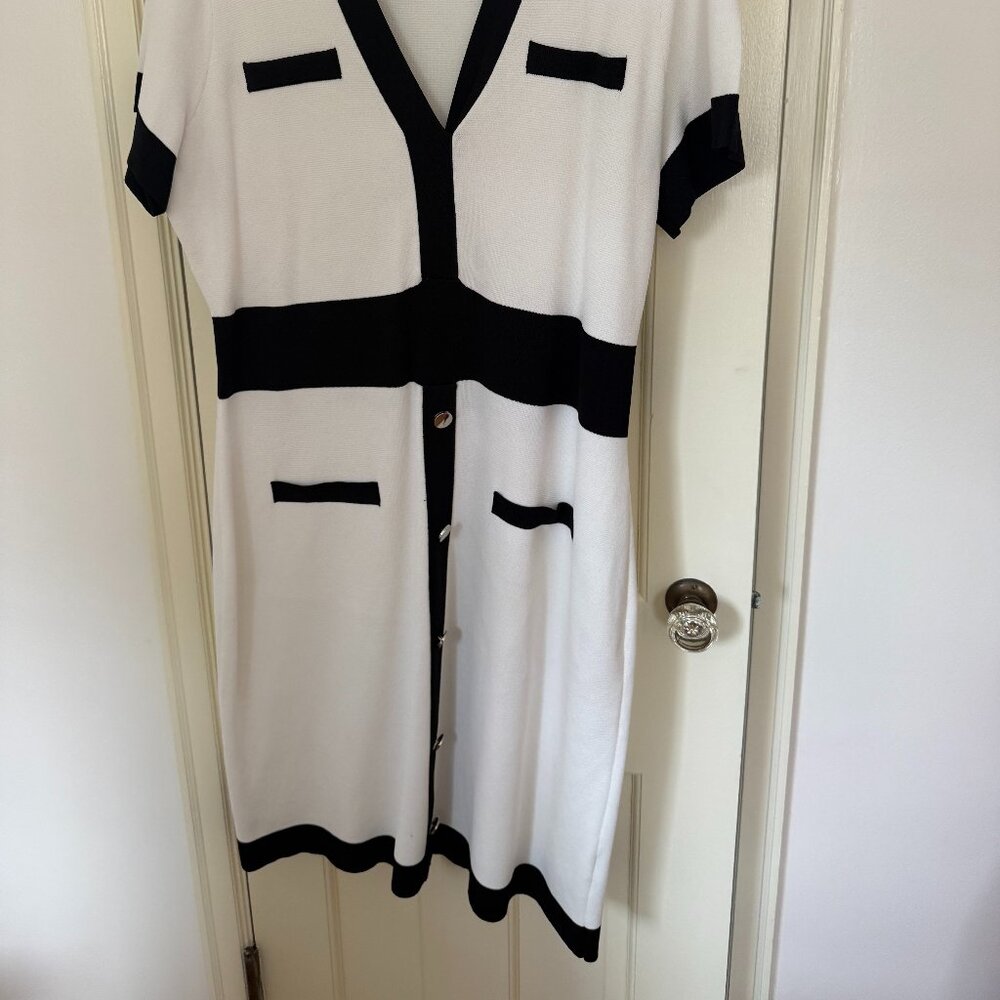 Eloquii short sleeve sweater dress, white with black details size 18 / 20 - Picture 5 of 5